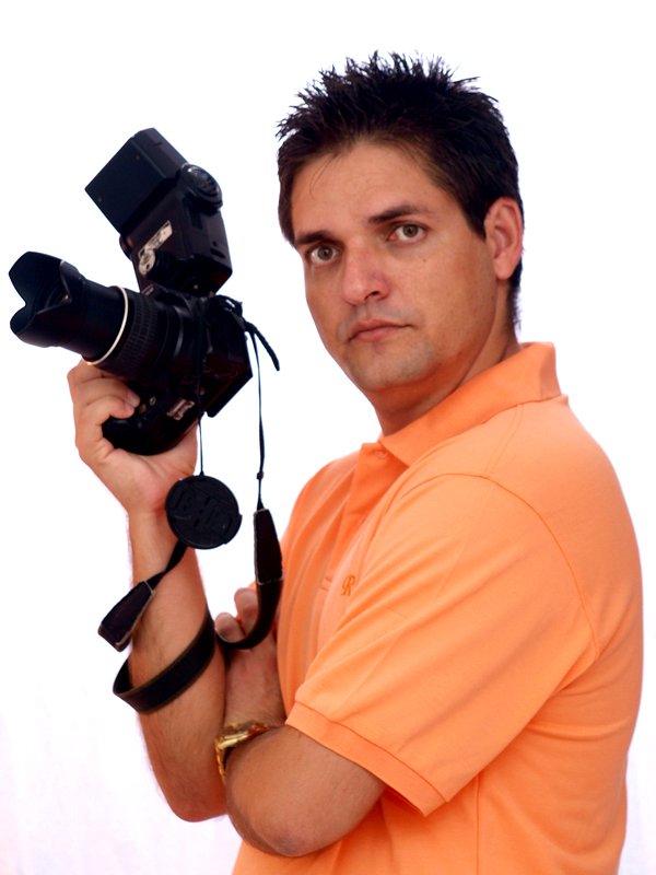 Historia de un fotógrafo cubano que conquistó La Habana con su lente 1 foto con olympus 410 y el vivitar 283, tomada de facebook