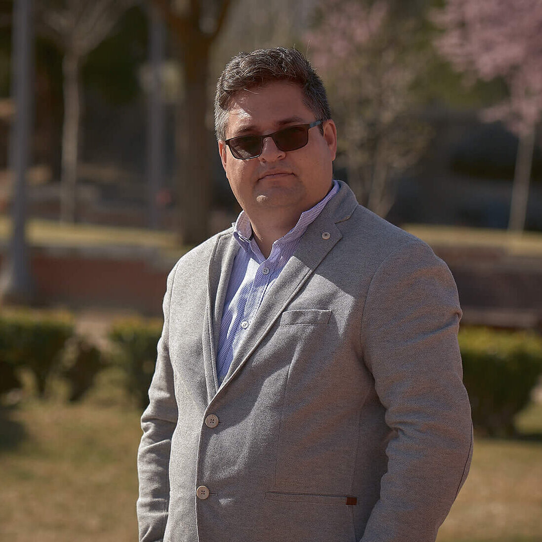 Professional Web Design, SEO, and Photography Services 1 Profesional ofreciendo servicios profesionales en Ávila de fotografía, diseño web y SEO.